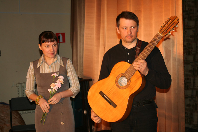 На сцене —<br>Елена Рыхлова и Михаил Деев.<br>Кандалакша, 2008